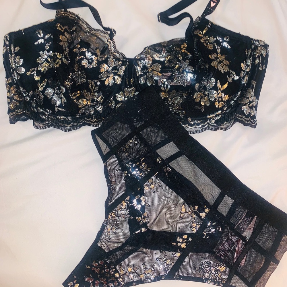 VICTORIA’S SECRET Sexy Sheer Bra & Thong SET